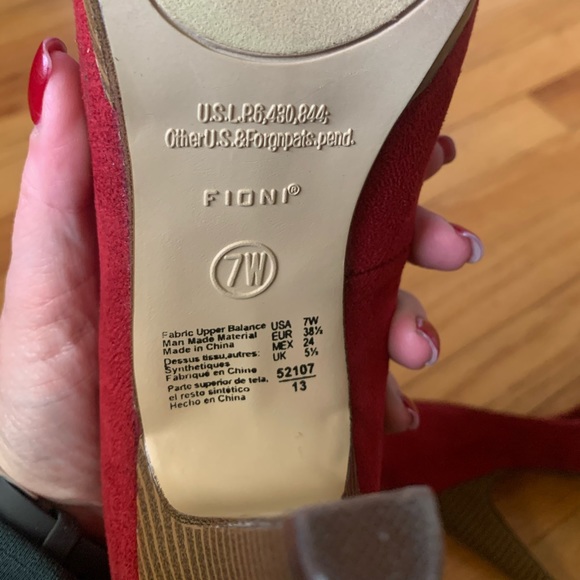 Red shade heels - Picture 5 of 5